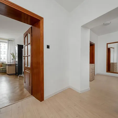 Przytulny Legionow Z Parkingiem By Renters * Wrocław