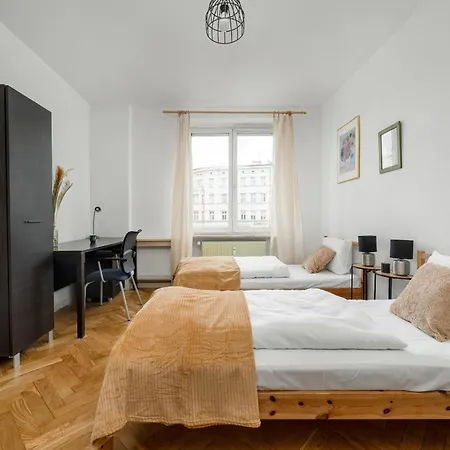 Przytulny Legionow Z Parkingiem By Renters