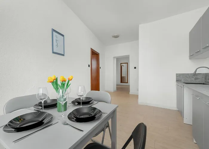 Apartment Przytulny Legionow Z Parkingiem By Renters